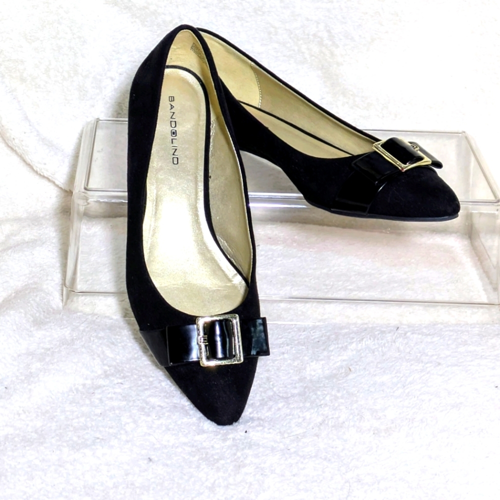 Womens Bandolino Black Low-heel/Flat Shoes, Patent Leather & Gold Bow, 7M